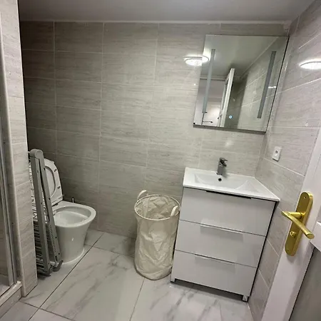 Appartement Calme Moderne Proche De Disneyland Wifi & Cafe Gratuit & Arrivee Autonome Bussy-Saint-Georges Exterior photo