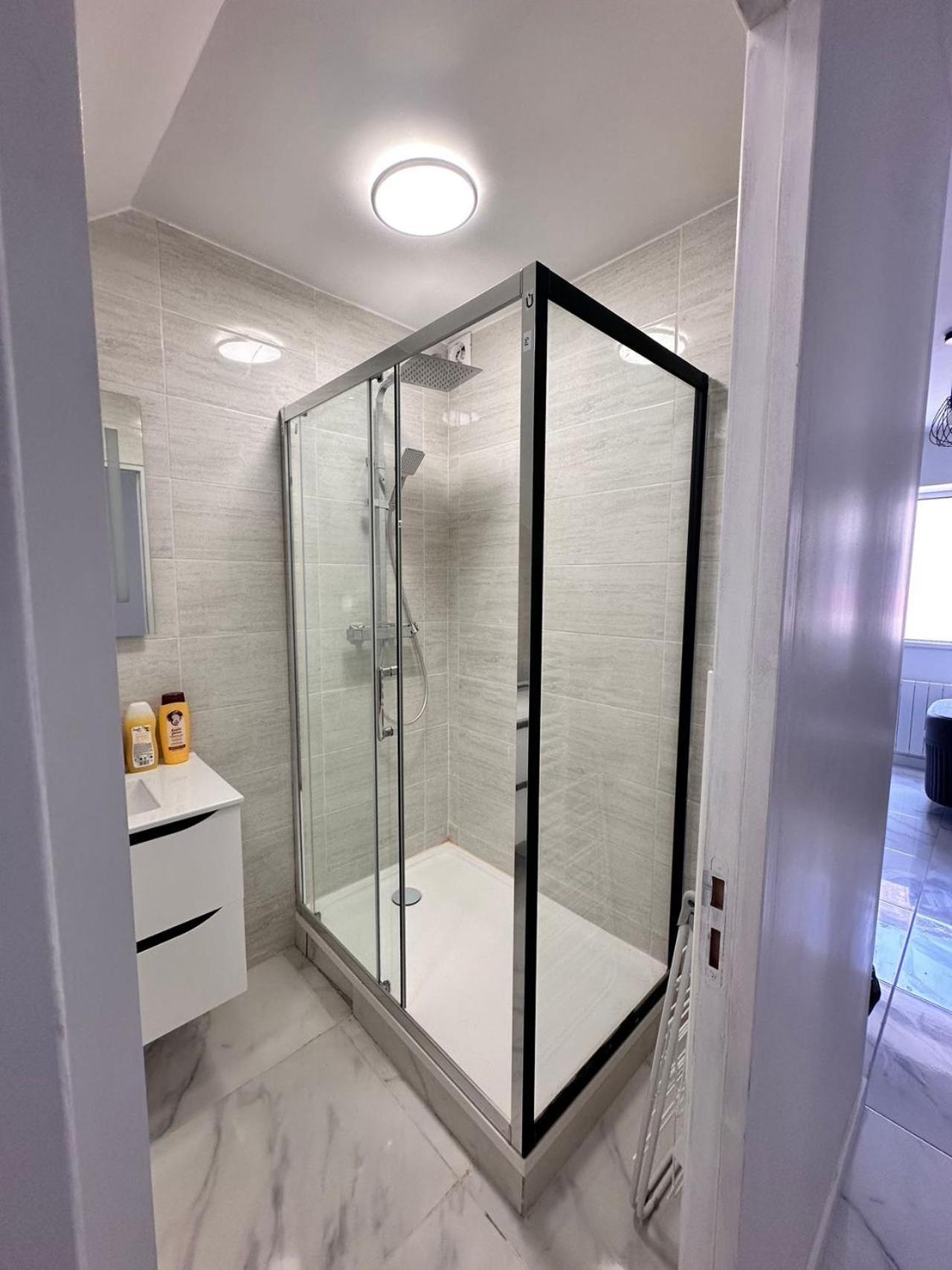 Apartment Calme Moderne Proche De Disneyland Wifi & Cafe Gratuit & Arrivee Autonome Bussy-Saint-Georges